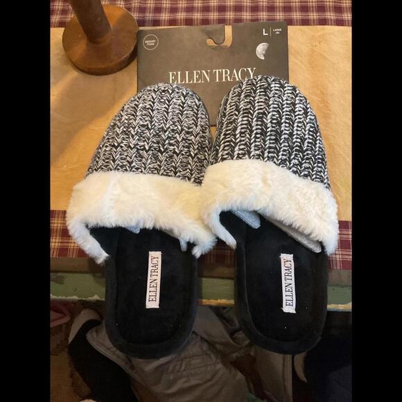 Ellen Tracy Cozy Slippers - Large Size - Picture 3 of 5
